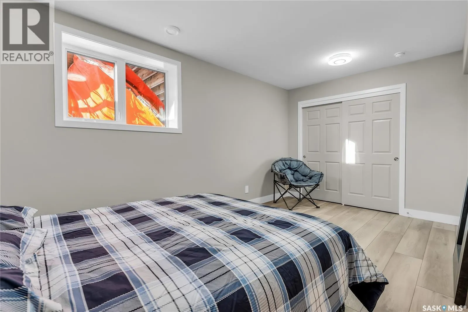 8 Loewen COURT