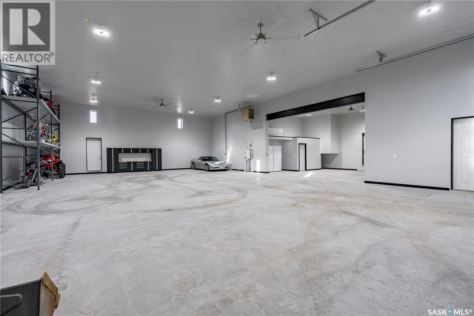8 Loewen COURT