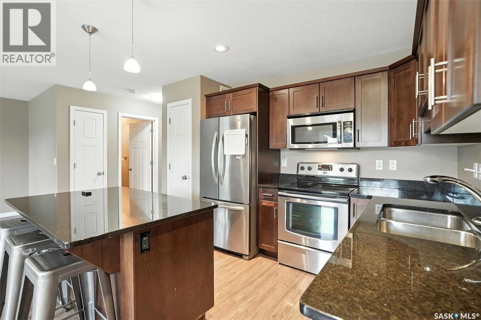 10 502 Rempel MANOR