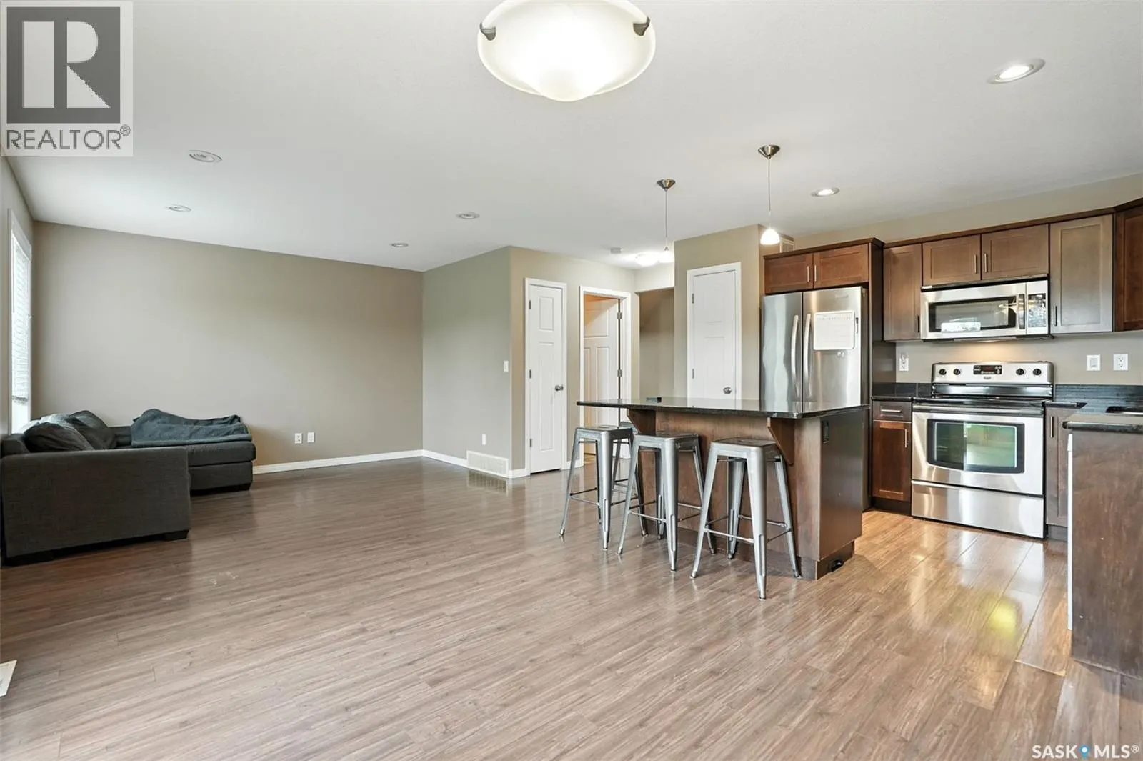 10 502 Rempel MANOR