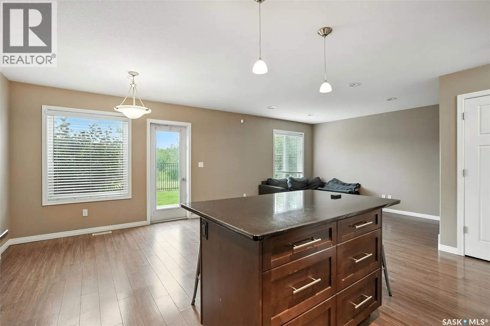 10 502 Rempel MANOR
