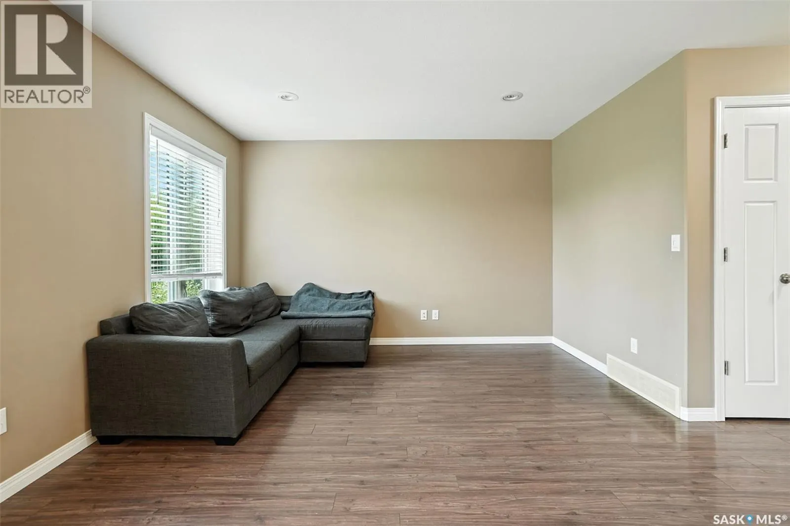 10 502 Rempel MANOR