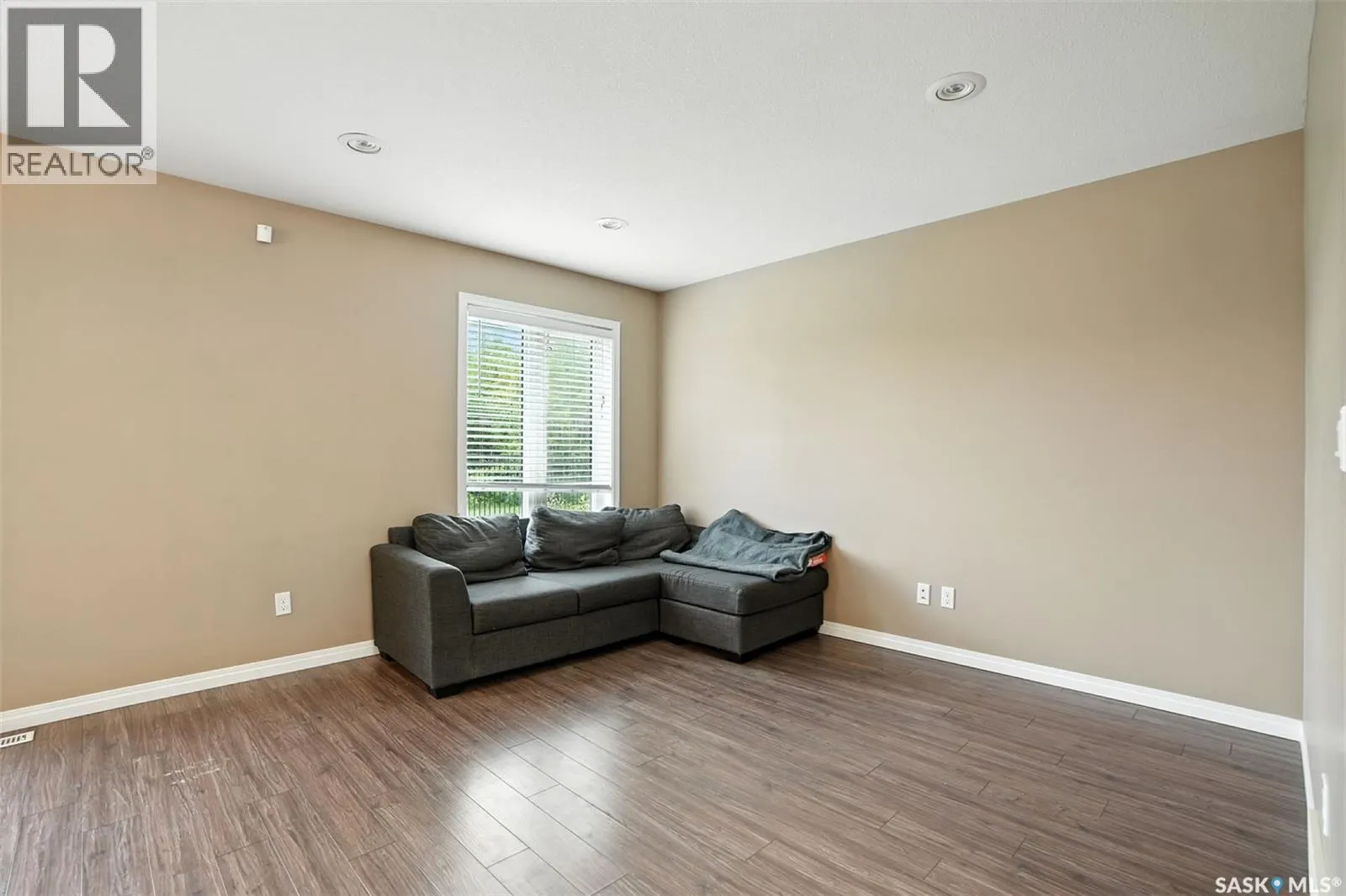 10 502 Rempel MANOR