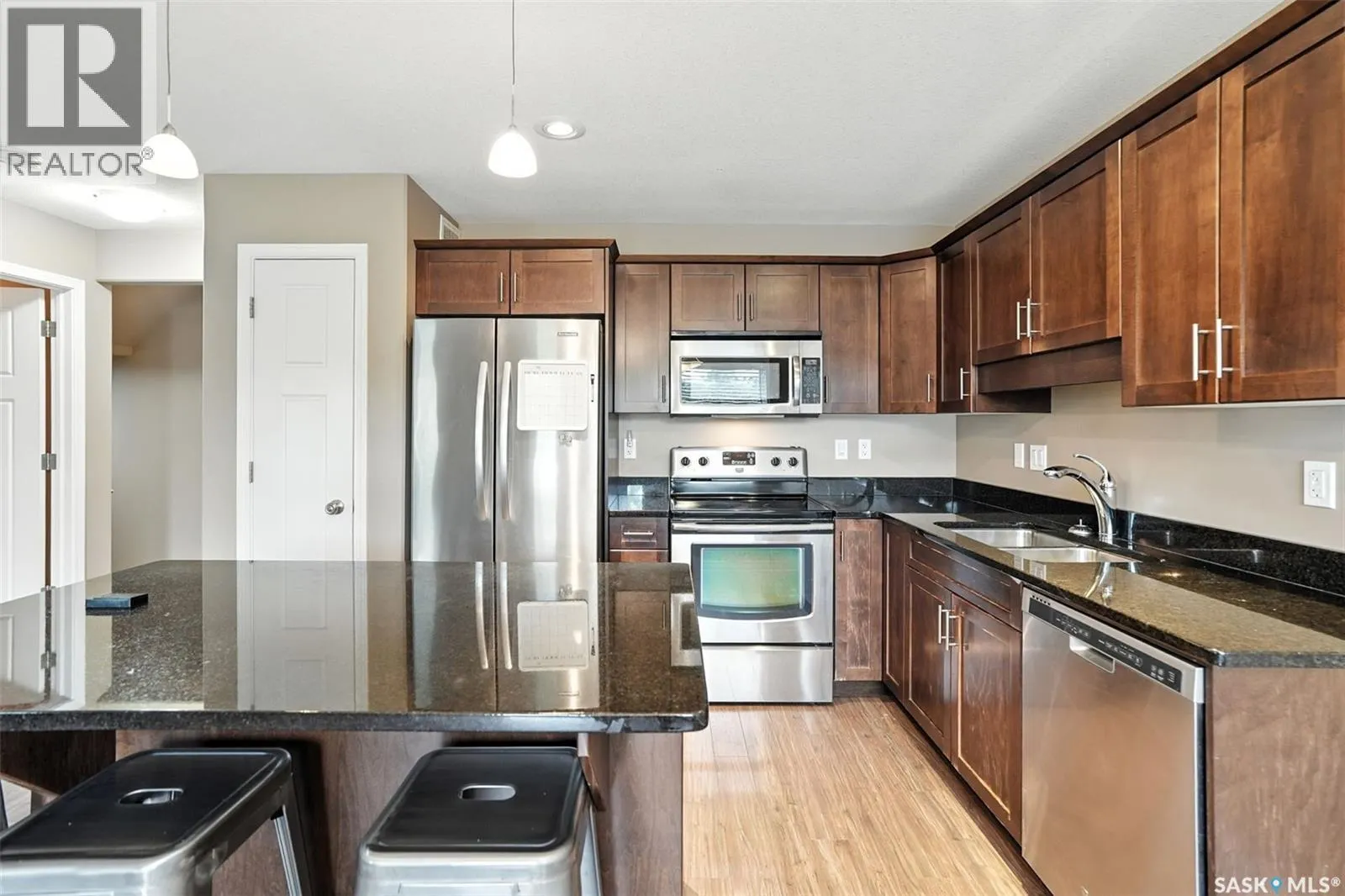 10 502 Rempel MANOR