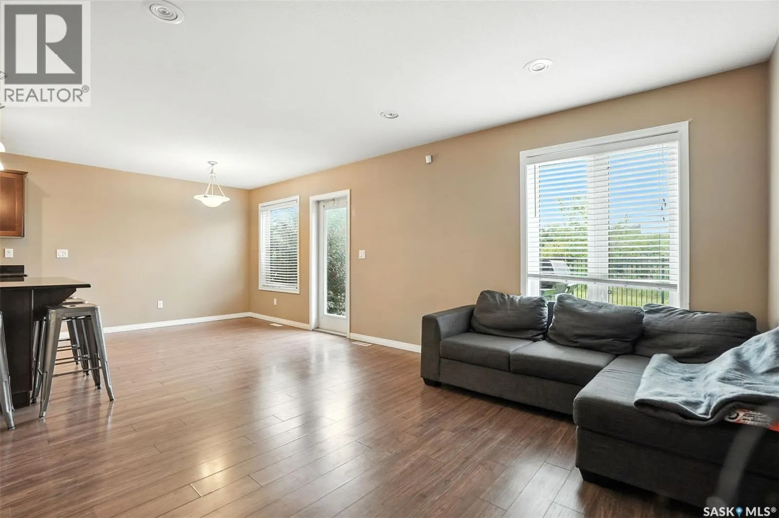 10 502 Rempel MANOR