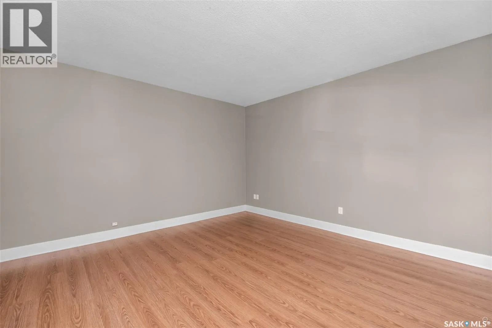 607 20th STREET W