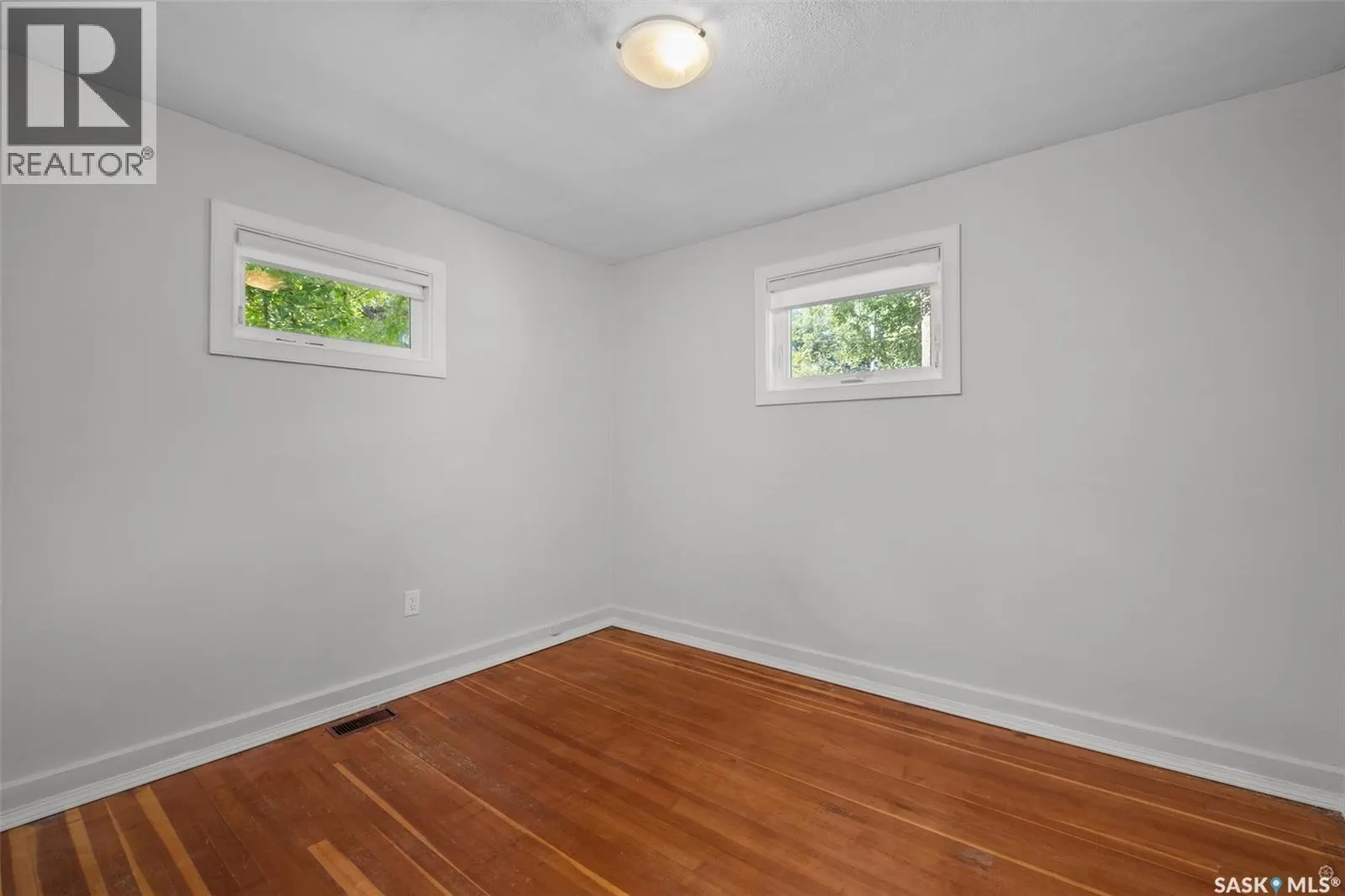 607 20th STREET W