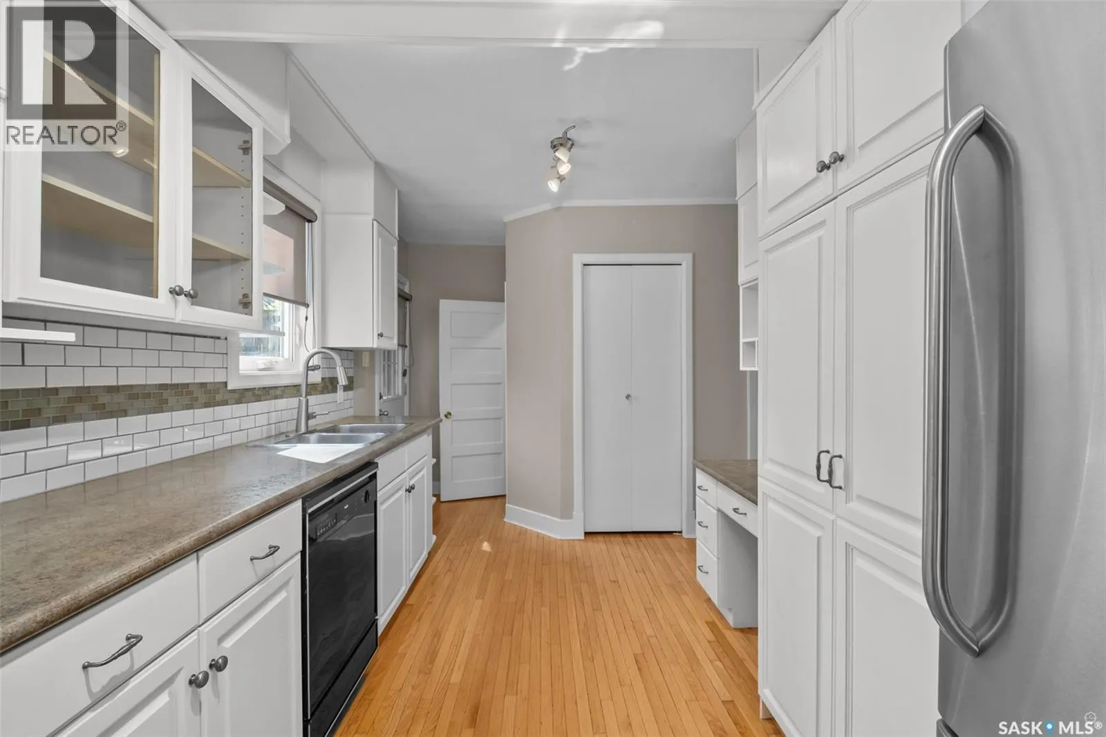 607 20th STREET W