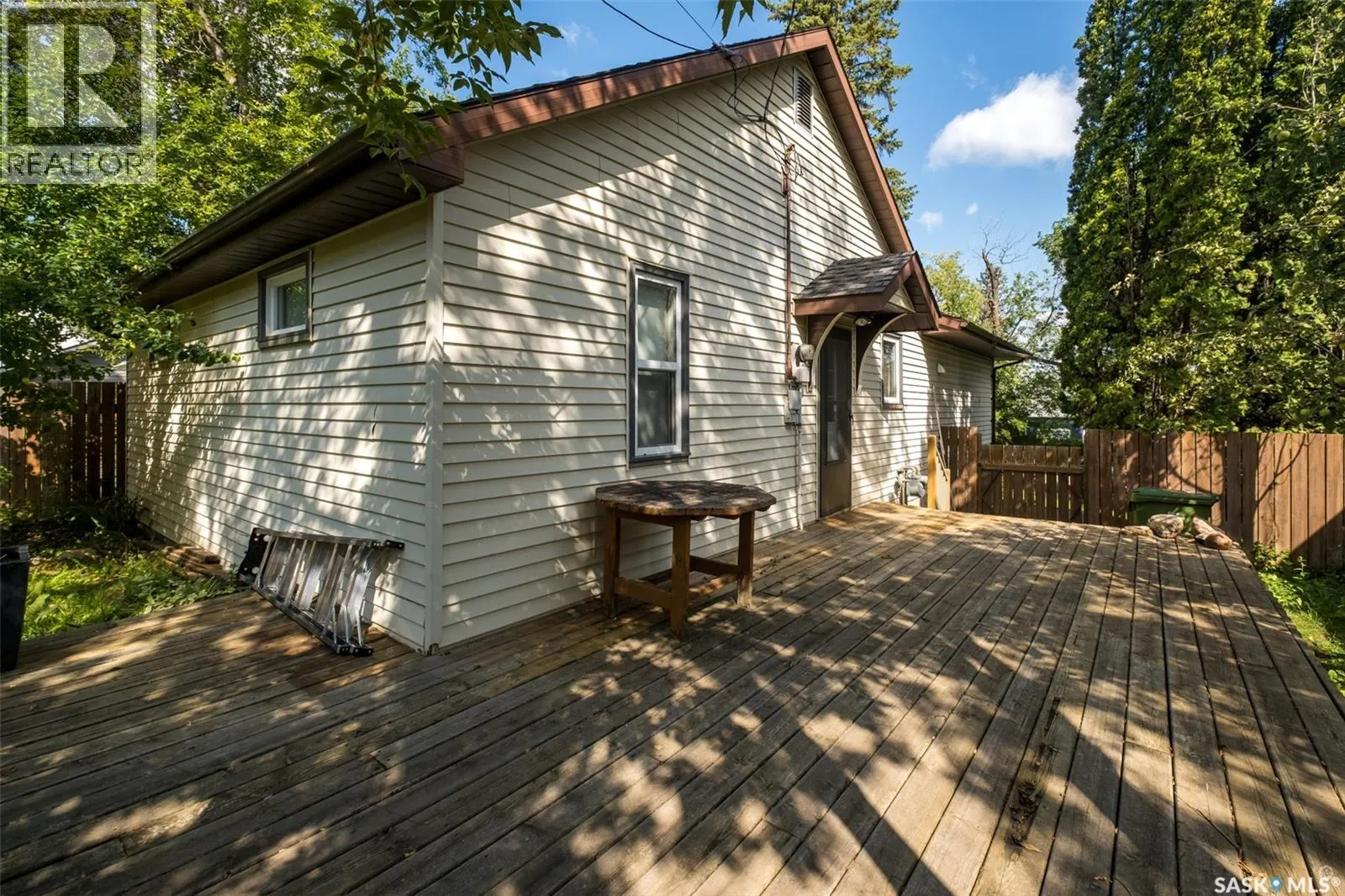 607 20th STREET W