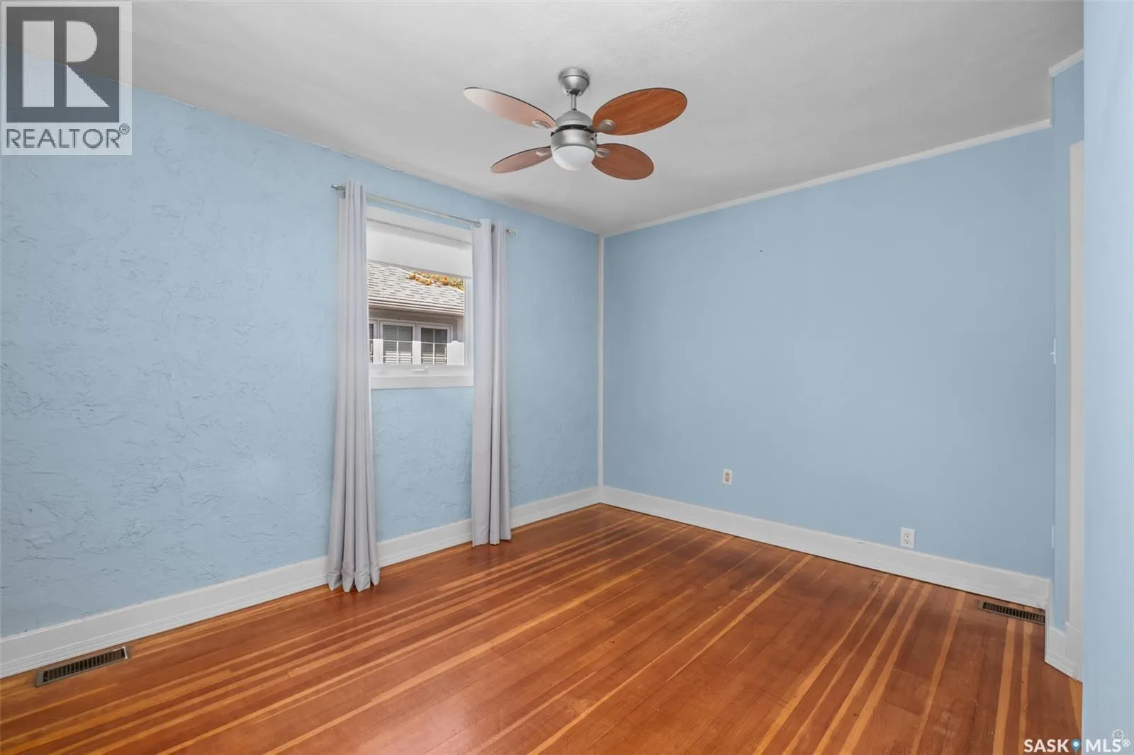 607 20th STREET W