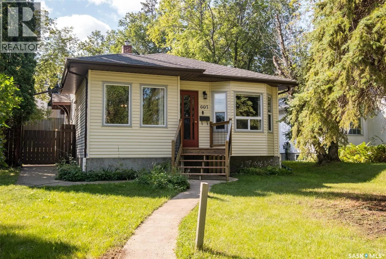 607 20th STREET W