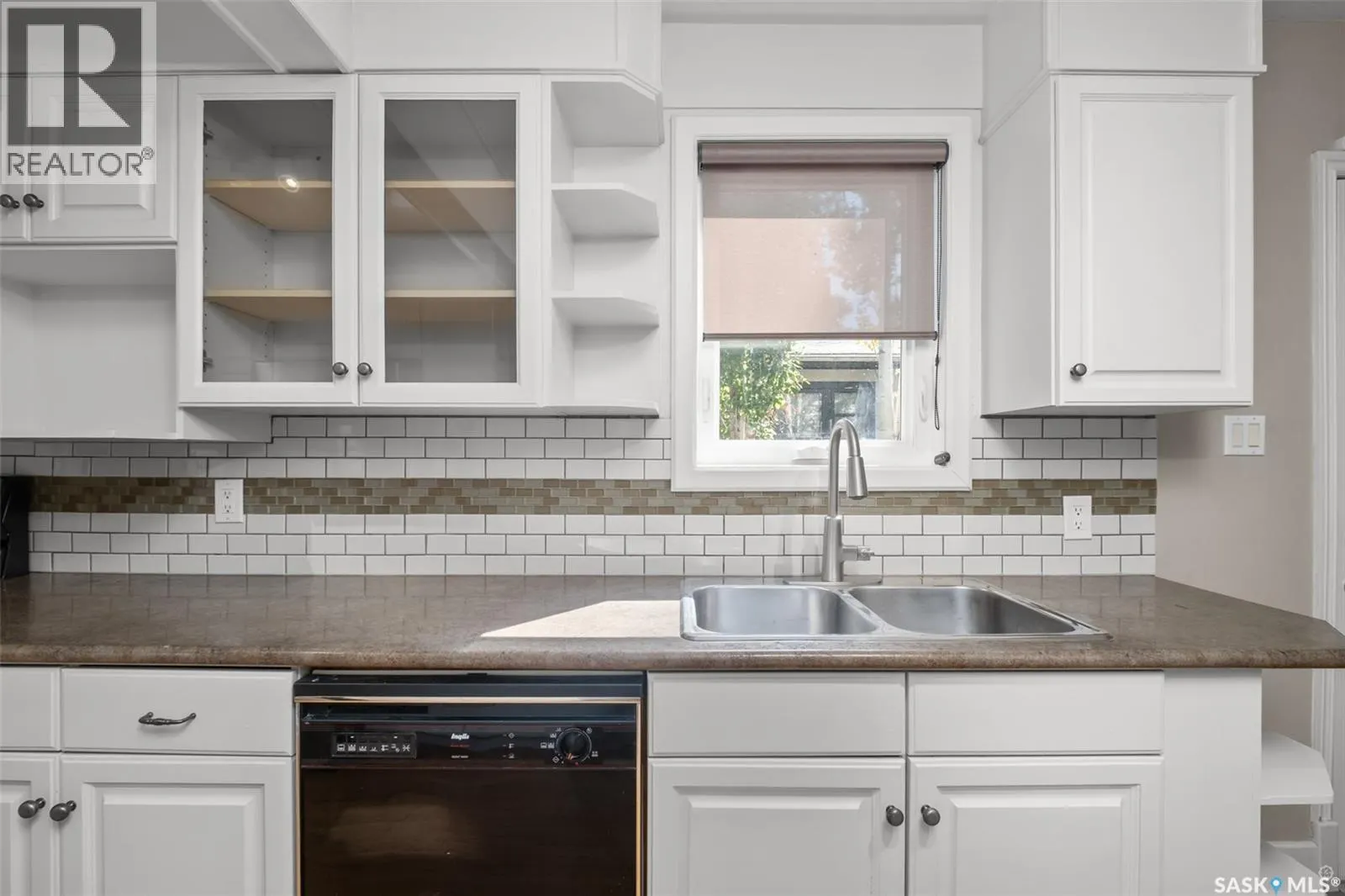 607 20th STREET W