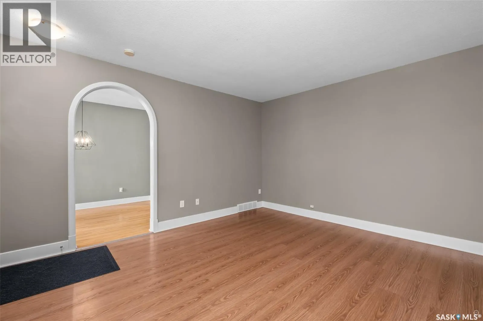 607 20th STREET W