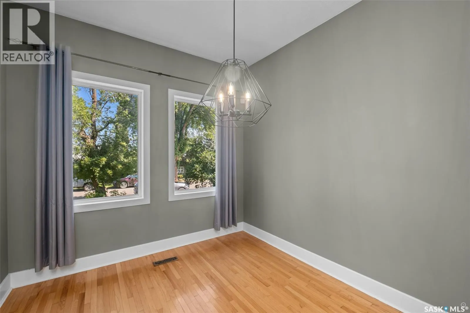 607 20th STREET W