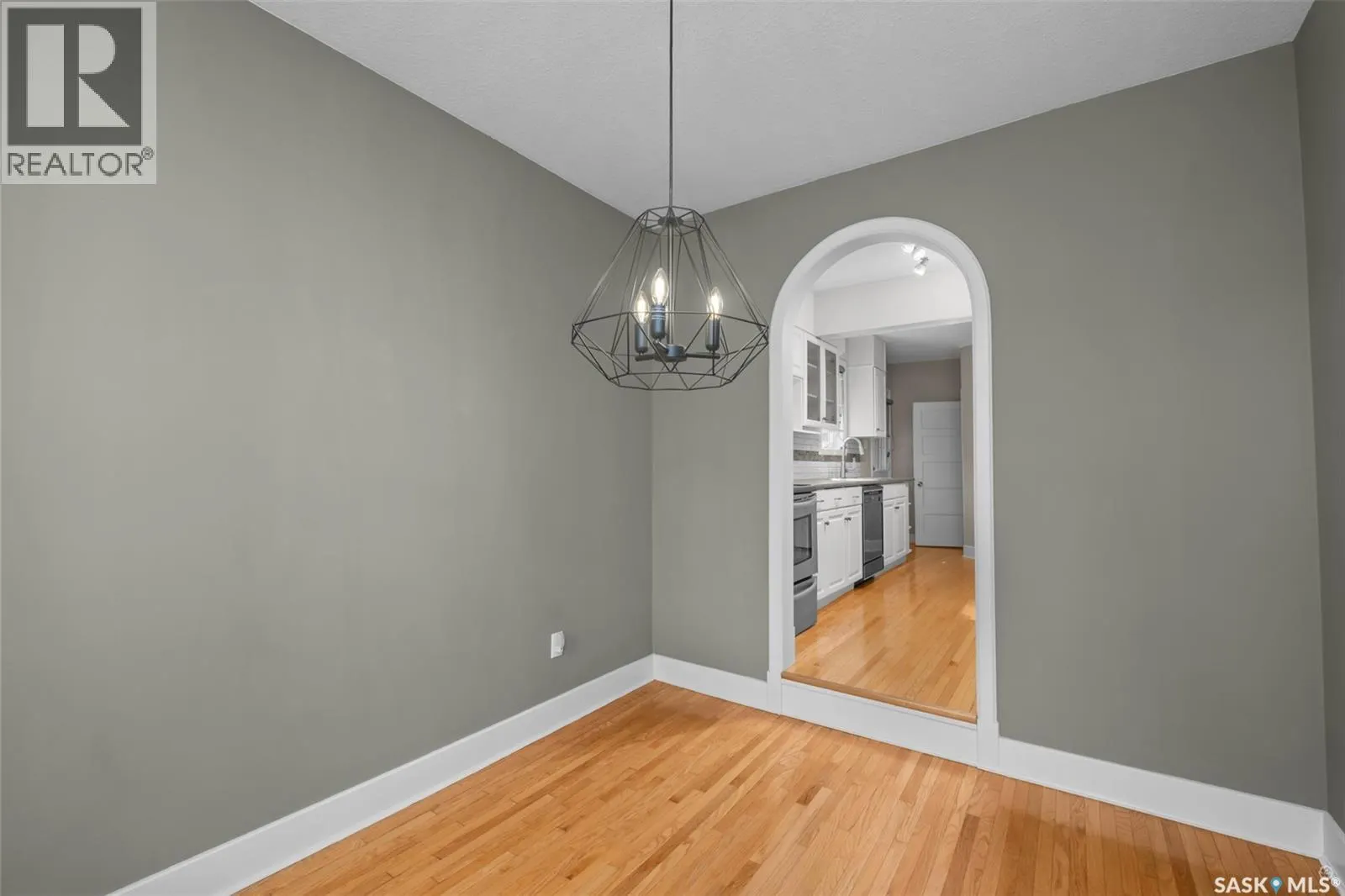 607 20th STREET W