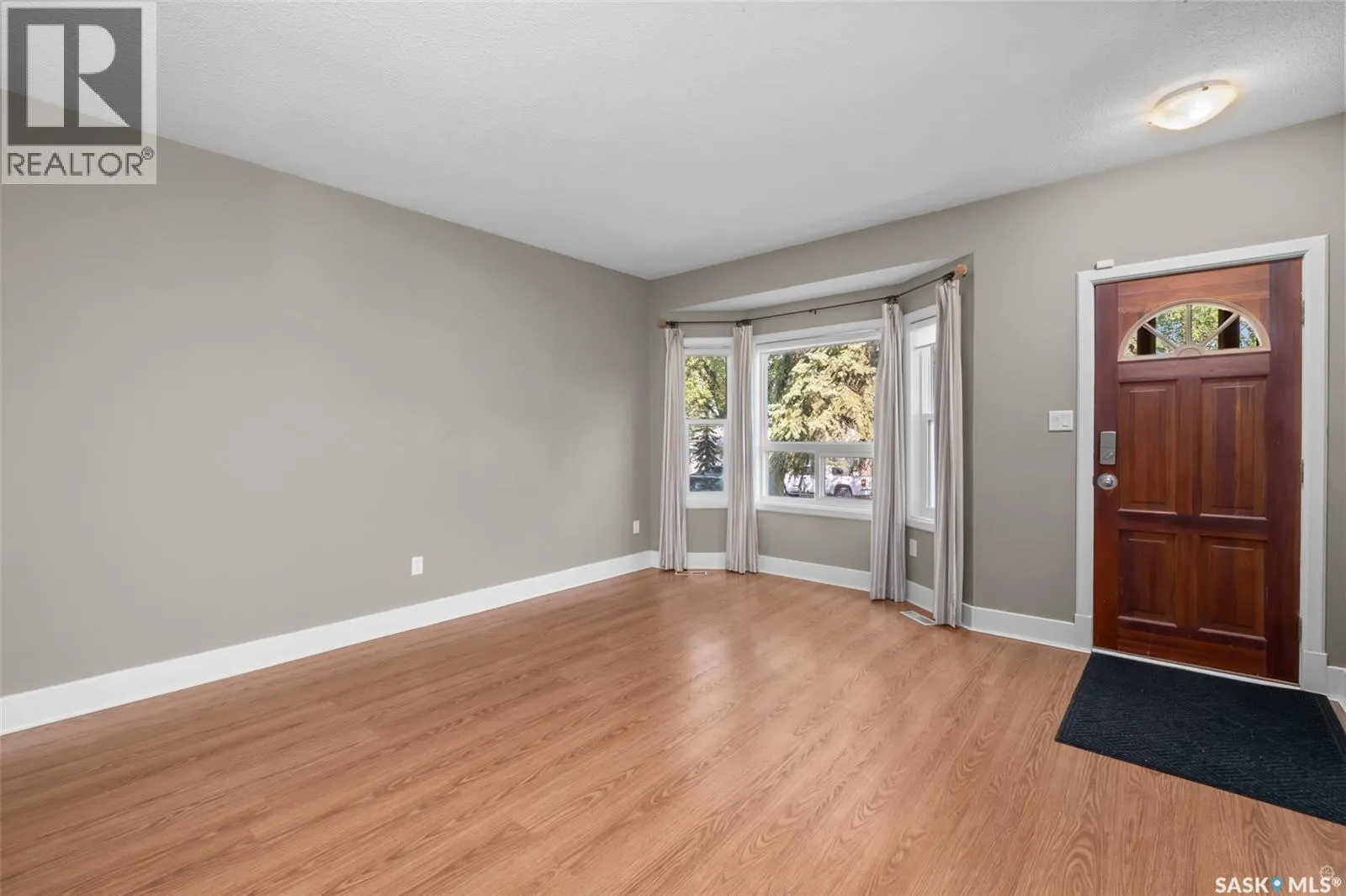 607 20th STREET W
