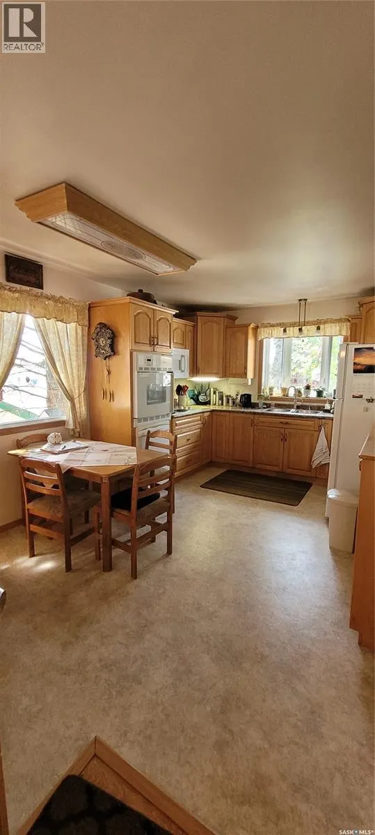 617 3rd STREET W