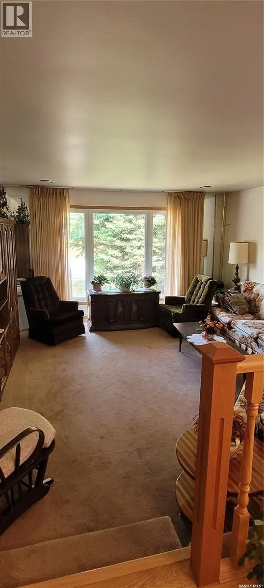 617 3rd STREET W