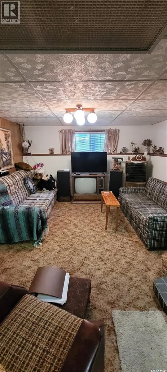 617 3rd STREET W