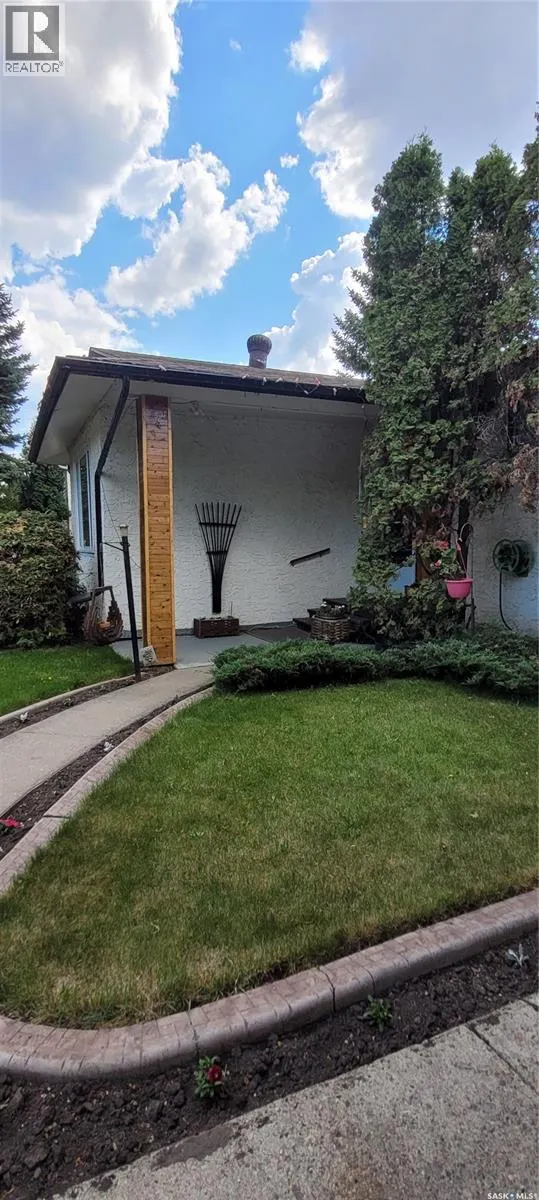 617 3rd STREET W
