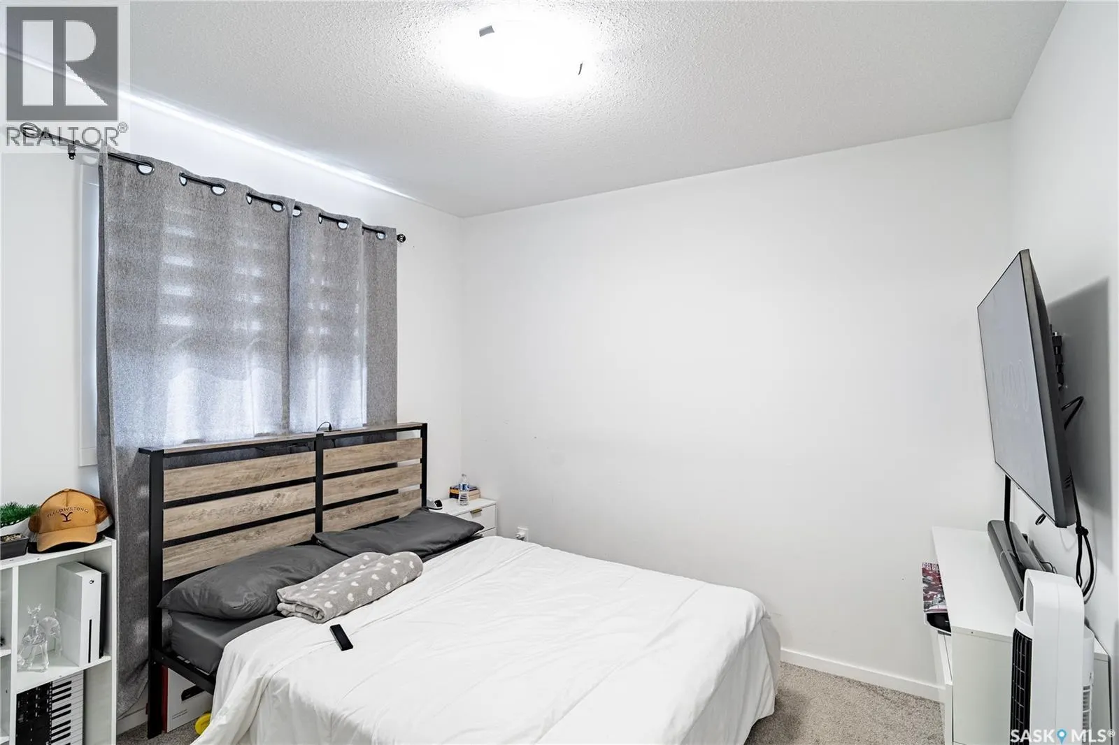 3108 Crosbie CRESCENT