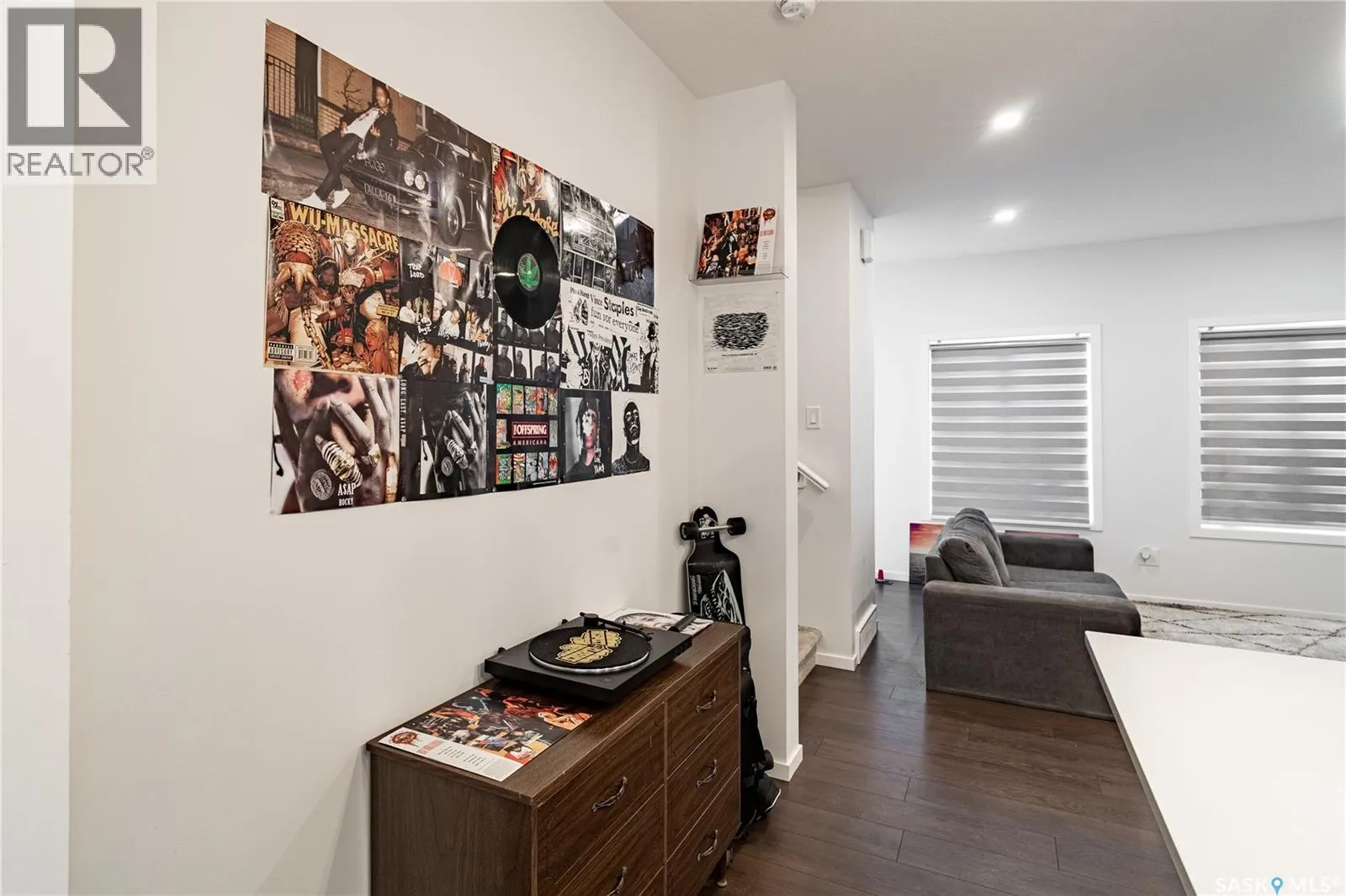 3108 Crosbie CRESCENT