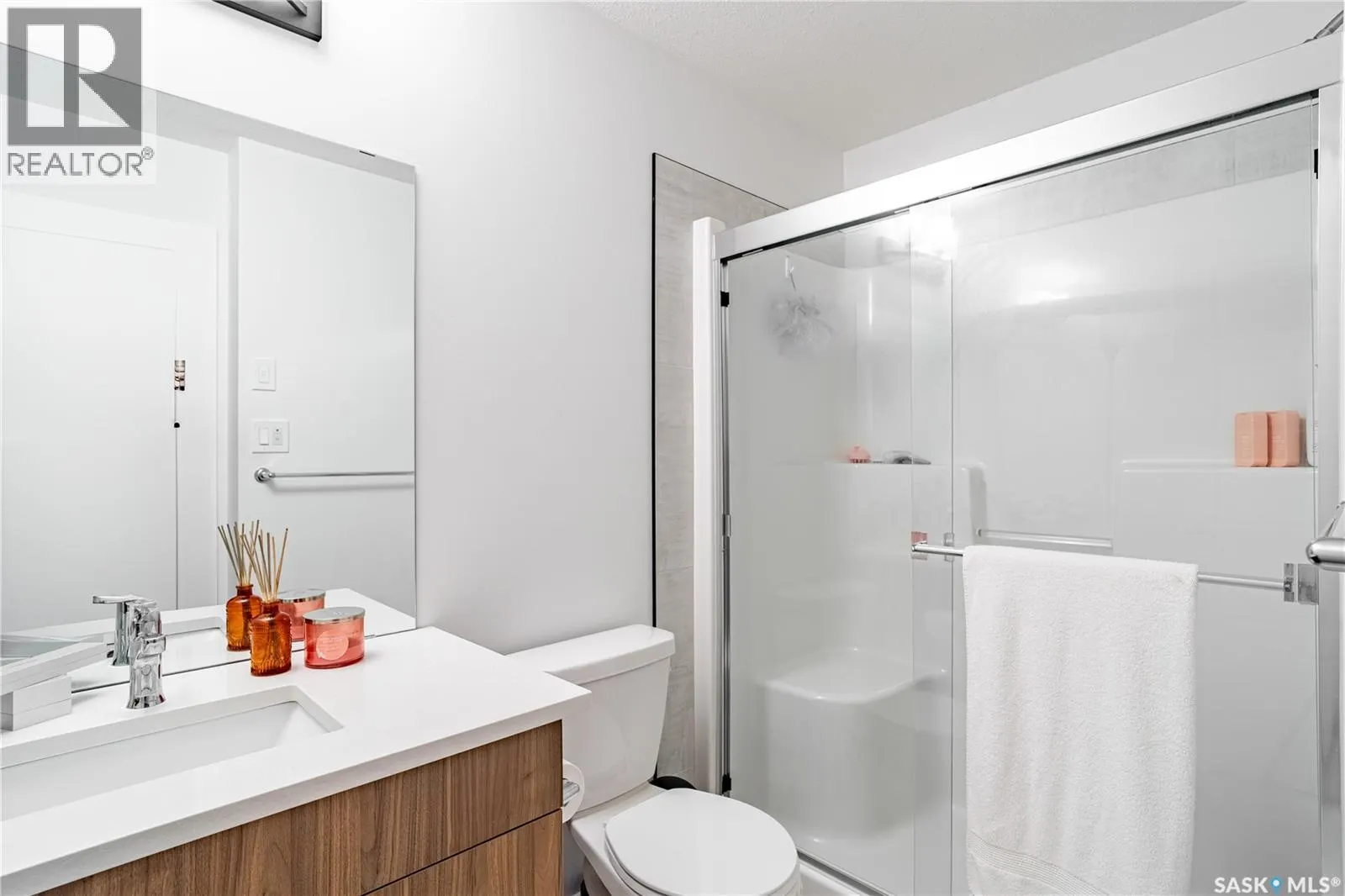 3108 Crosbie CRESCENT