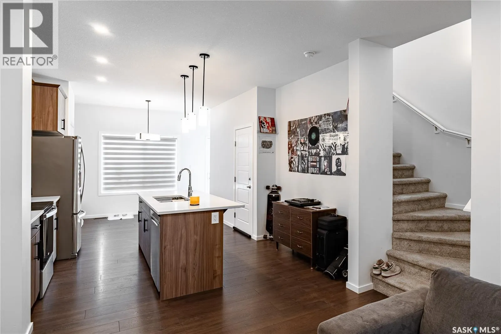 3108 Crosbie CRESCENT
