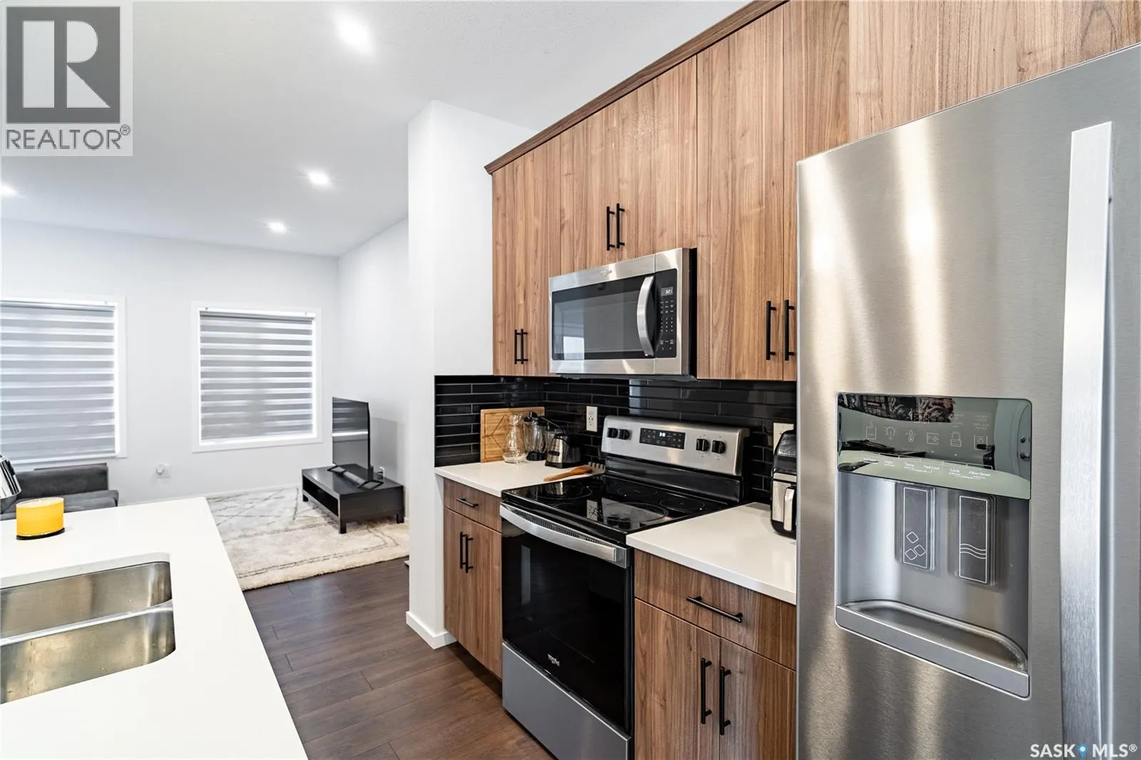 3108 Crosbie CRESCENT