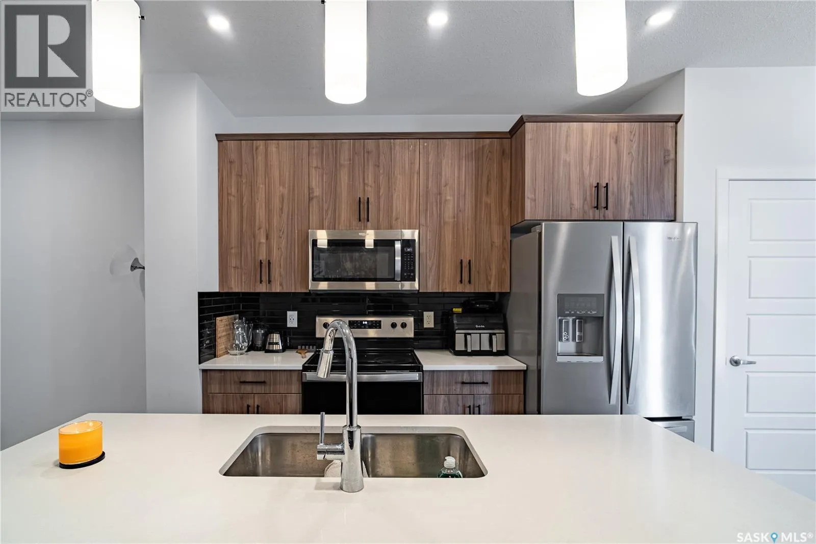 3108 Crosbie CRESCENT