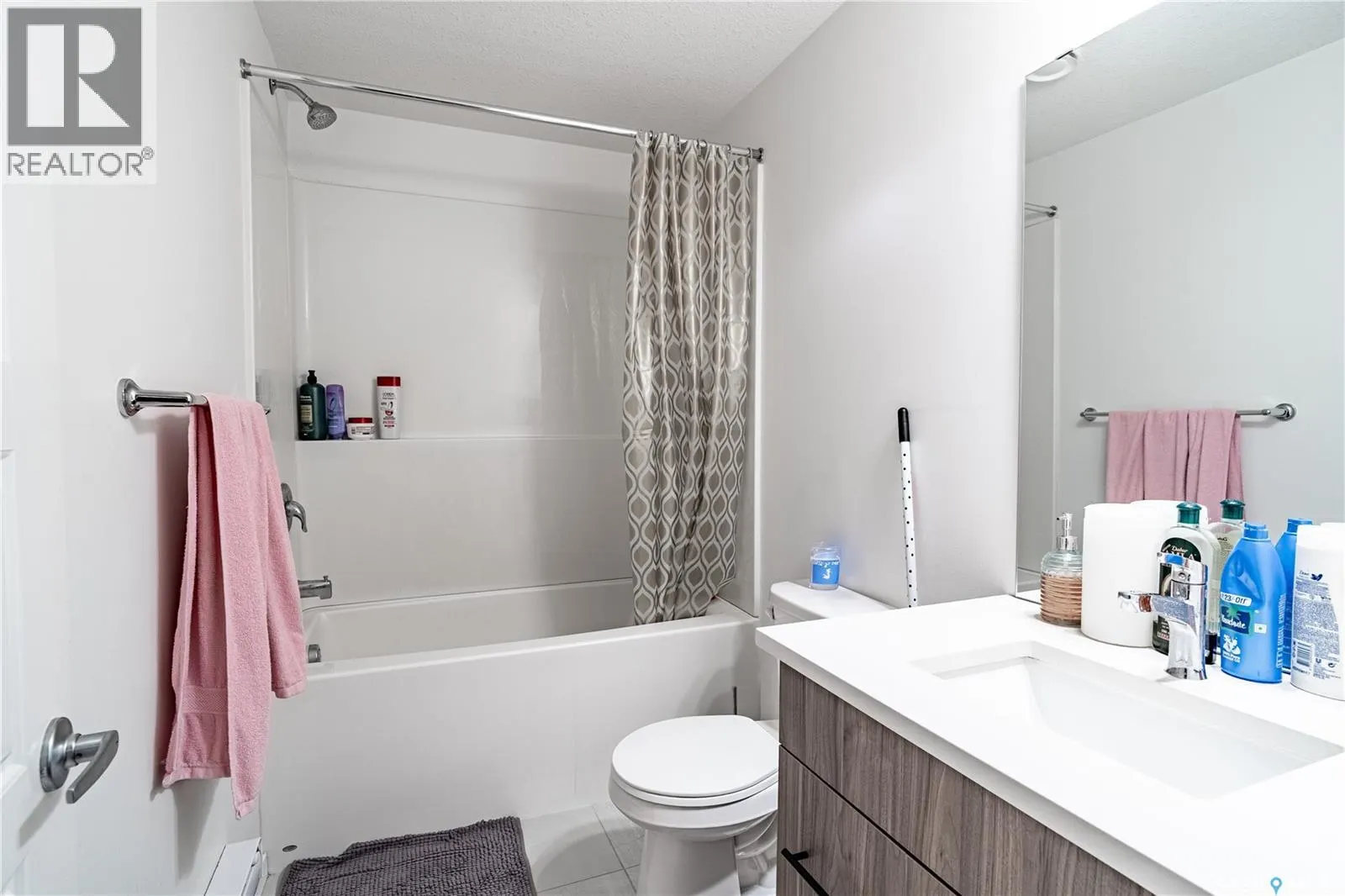 3108 Crosbie CRESCENT