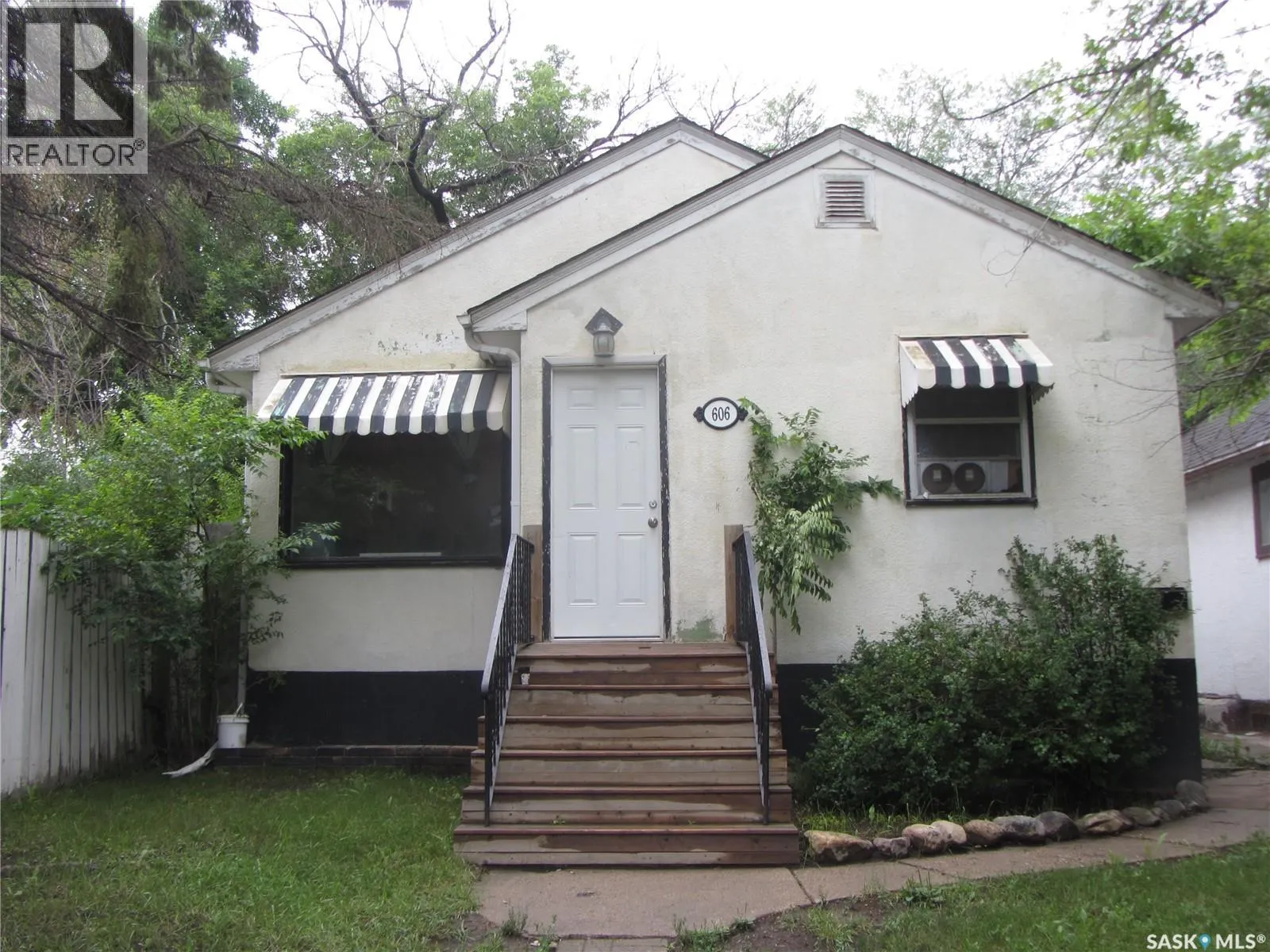 606 Balmoral STREET