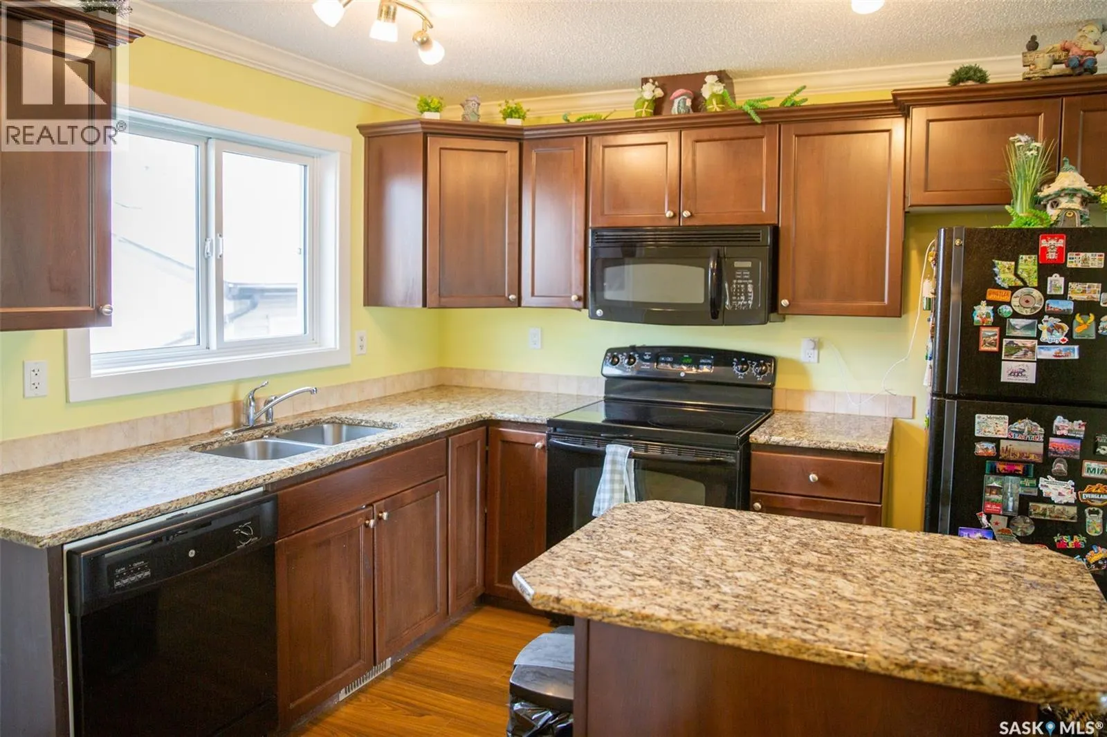 223 315 Hampton CIRCLE W