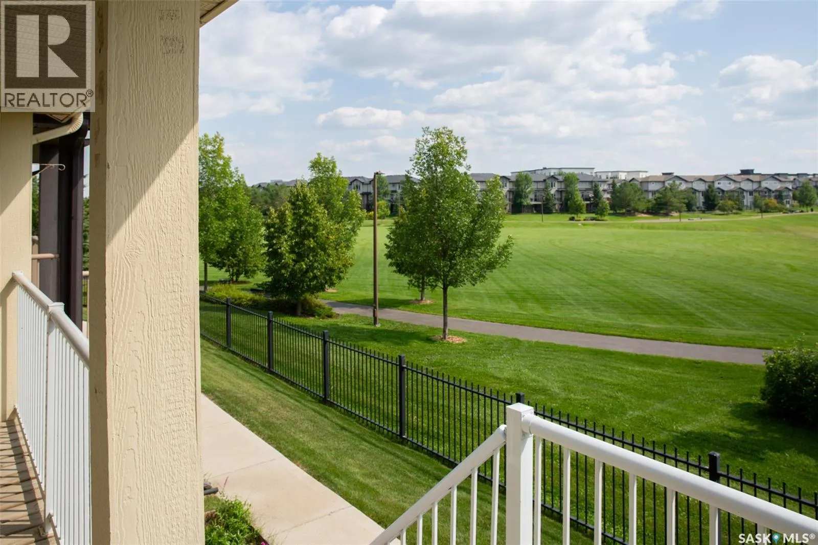 223 315 Hampton CIRCLE W