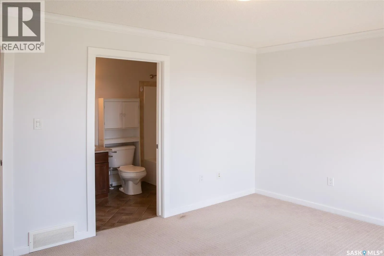 223 315 Hampton CIRCLE W