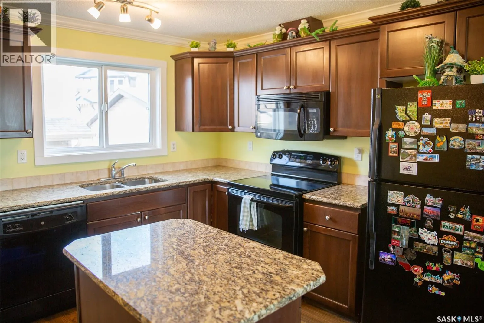 223 315 Hampton CIRCLE W