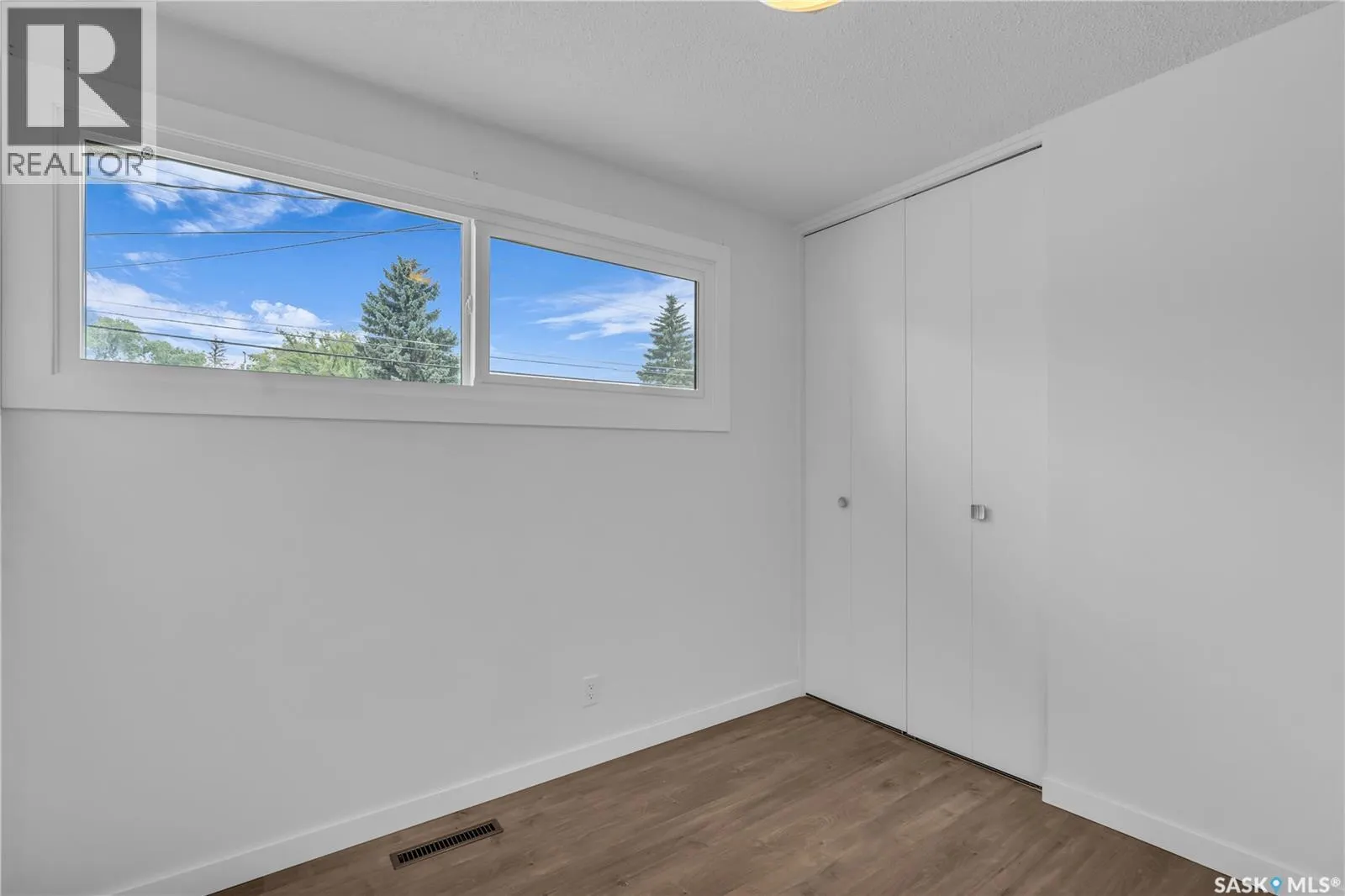 10 Macdonald CRESCENT