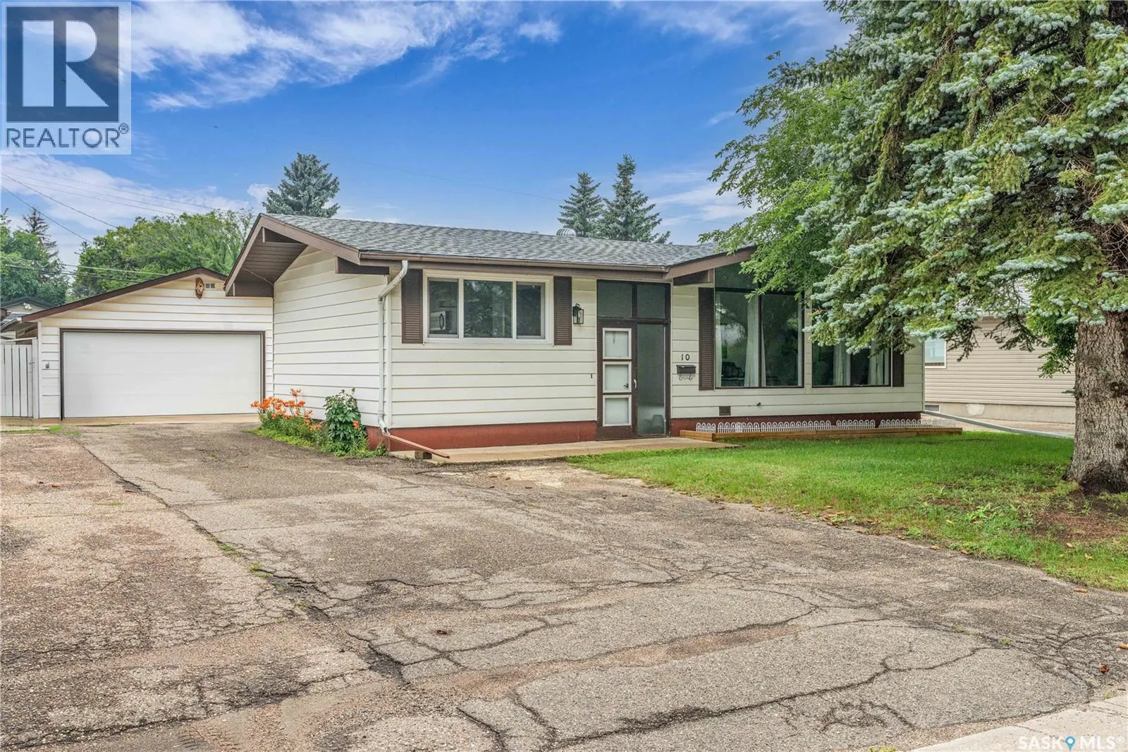 10 Macdonald CRESCENT