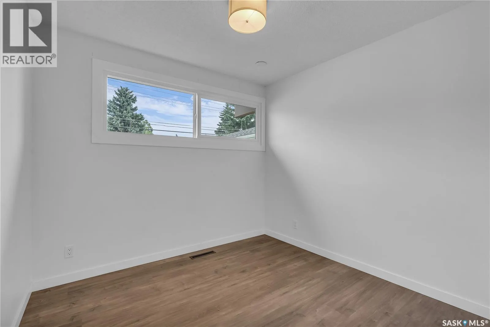 10 Macdonald CRESCENT