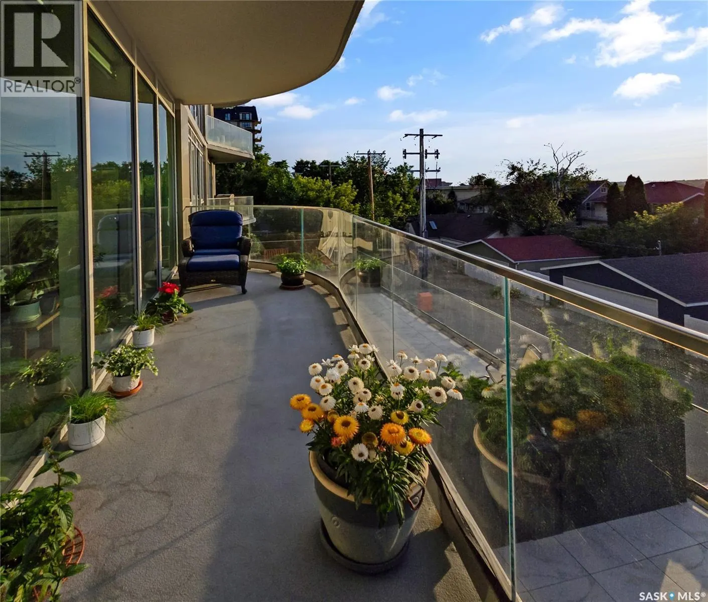 307 637 University DRIVE