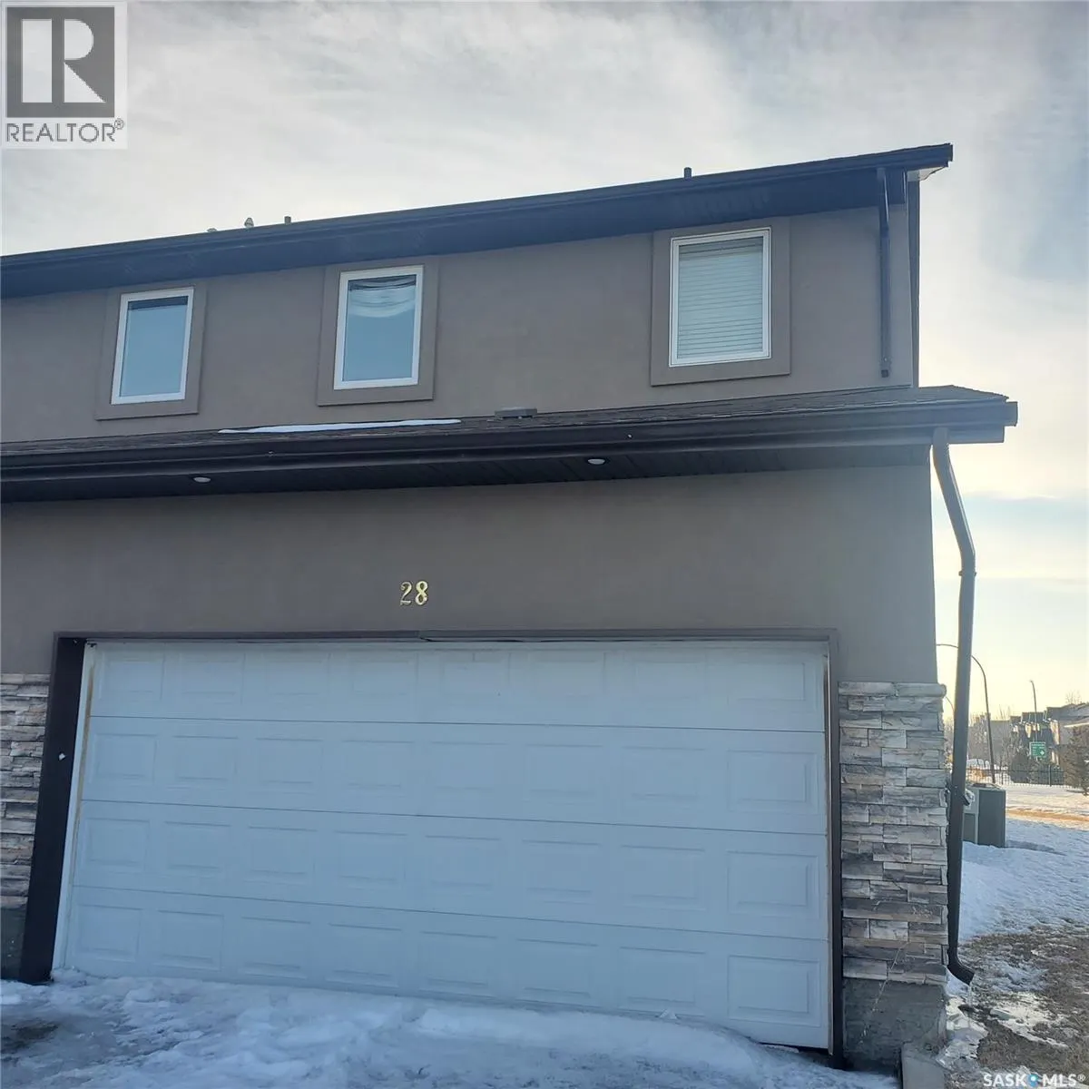 28 1703 Patrick CRESCENT