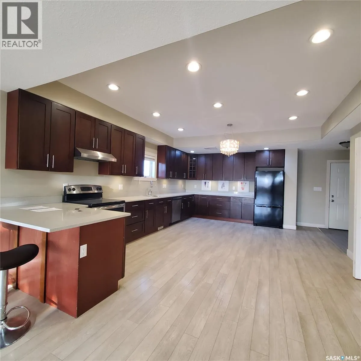 28 1703 Patrick CRESCENT
