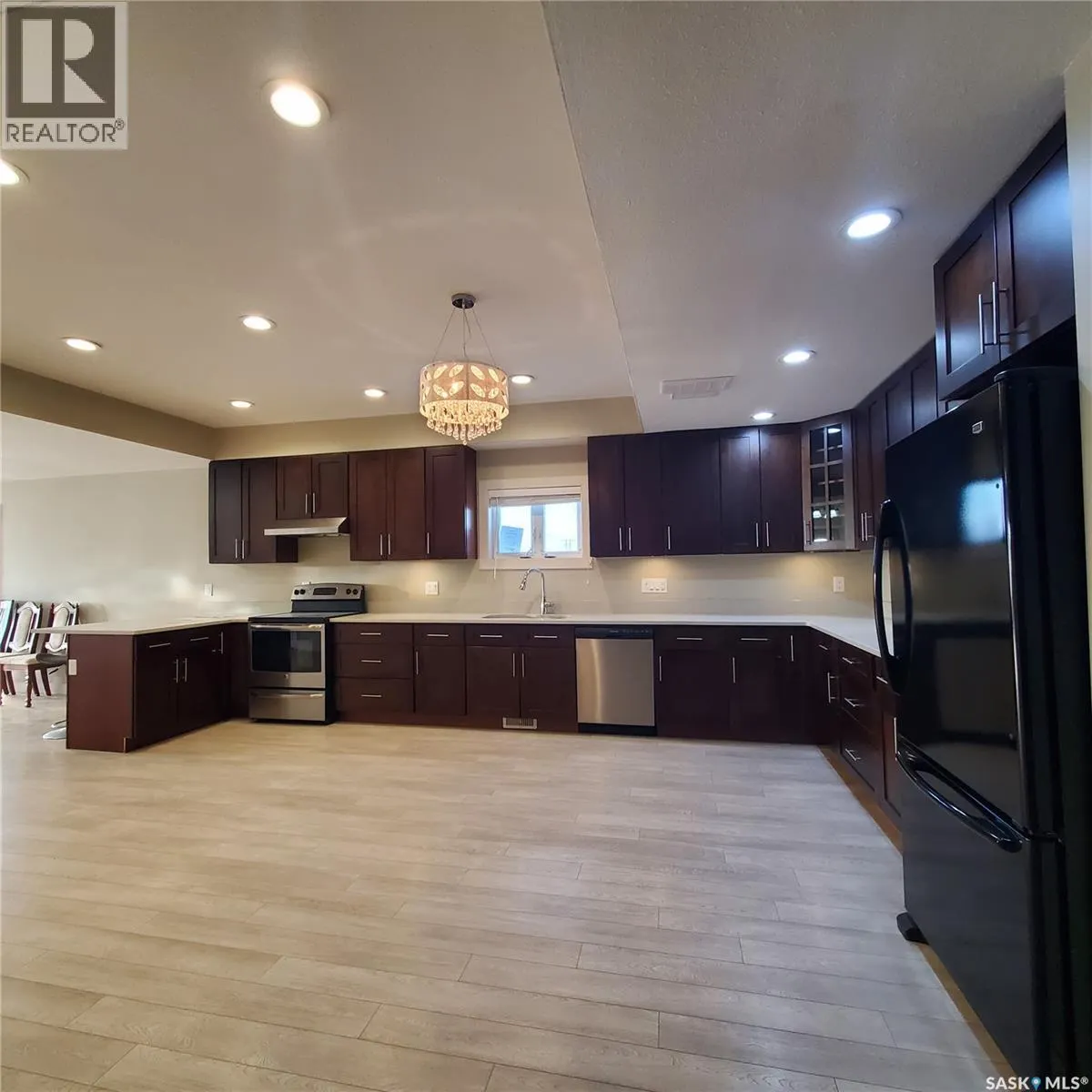 28 1703 Patrick CRESCENT