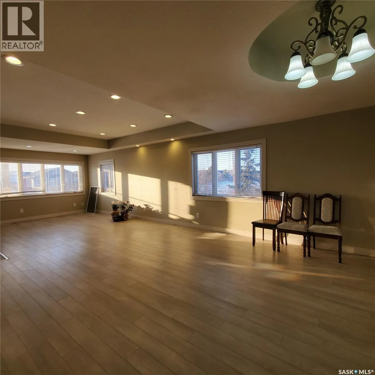 28 1703 Patrick CRESCENT