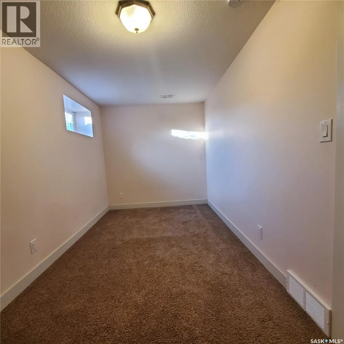 28 1703 Patrick CRESCENT