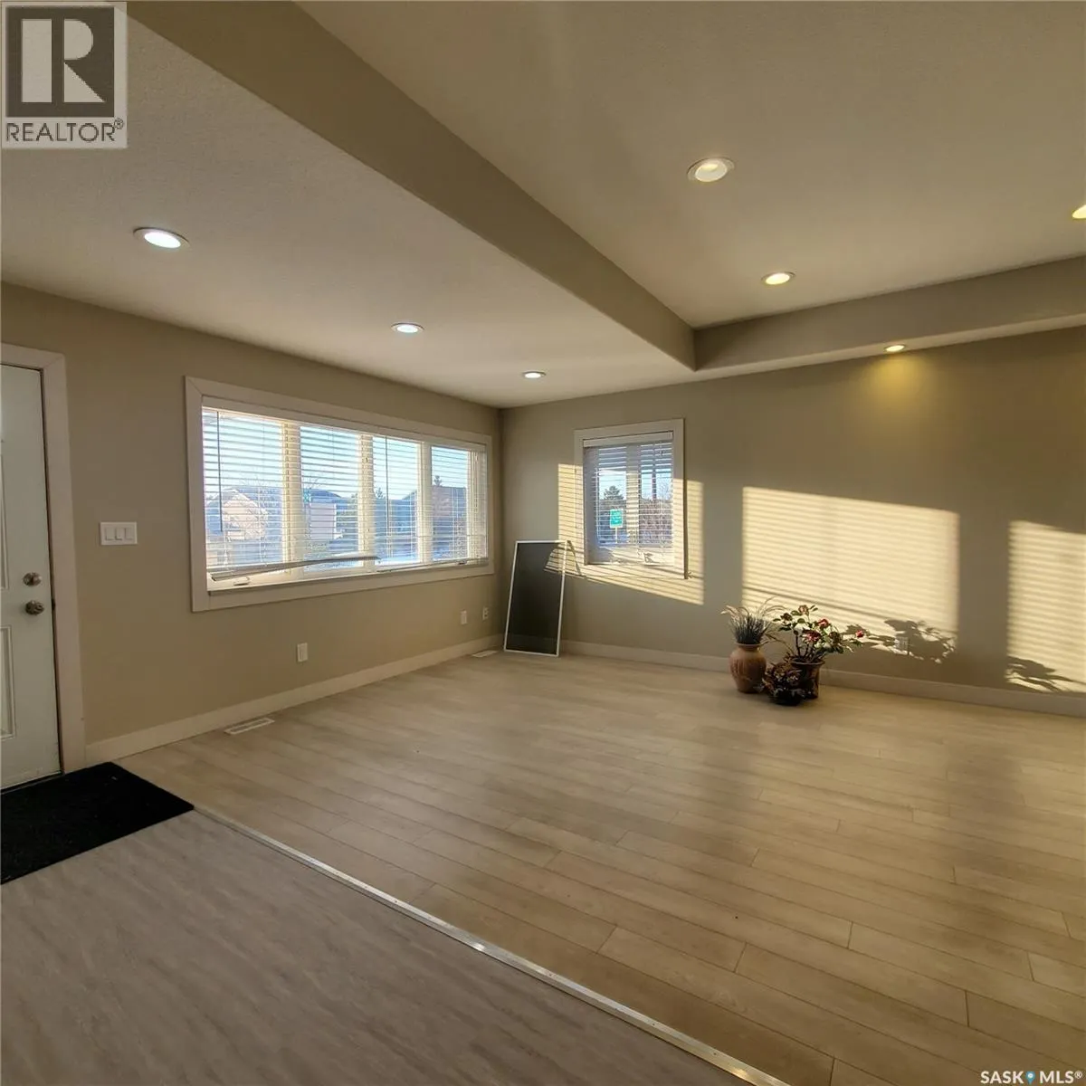 28 1703 Patrick CRESCENT
