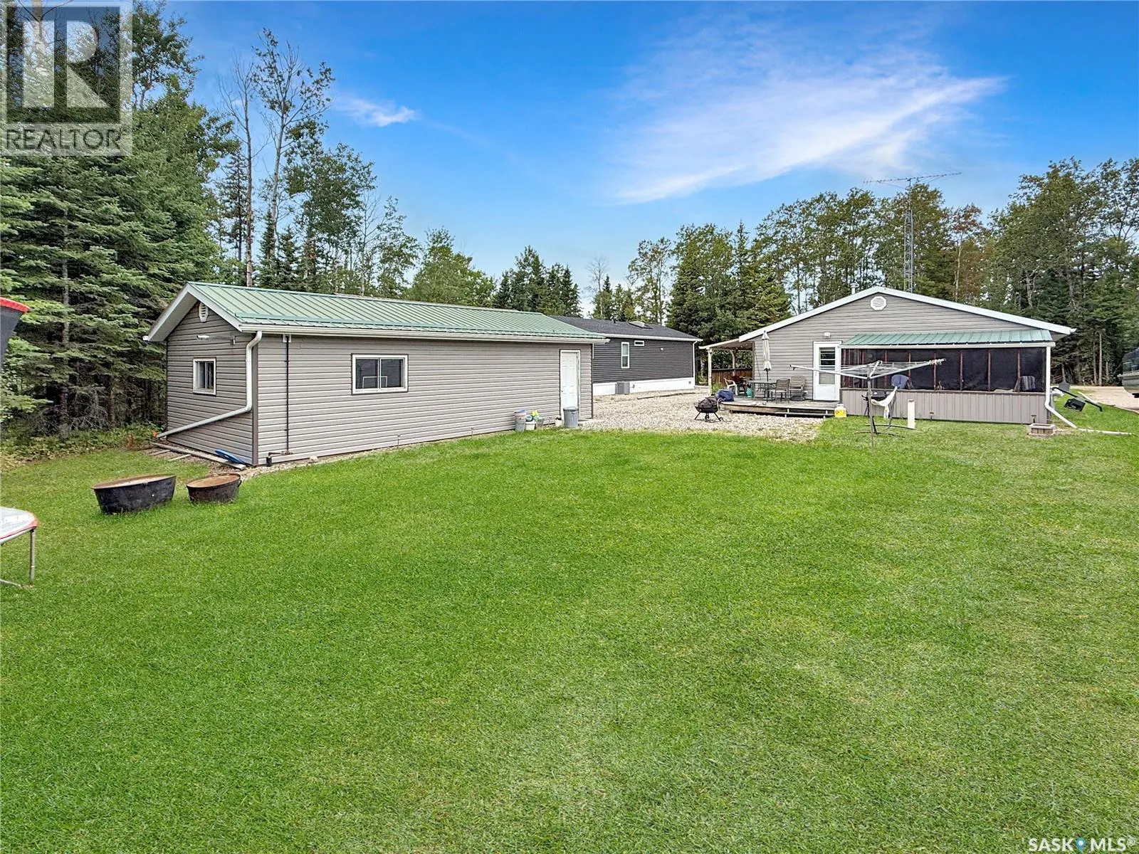 28 Andrews AVENUE