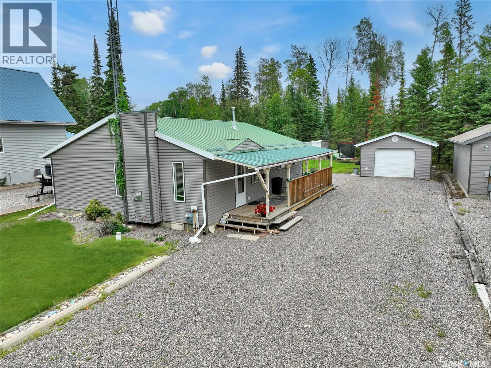 28 Andrews AVENUE