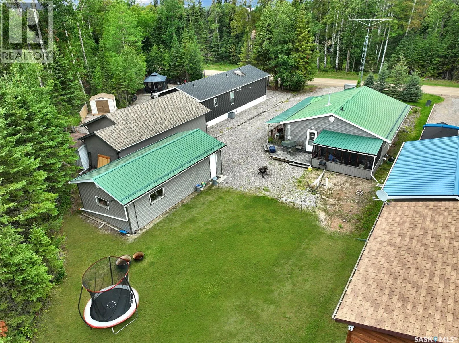 28 Andrews AVENUE
