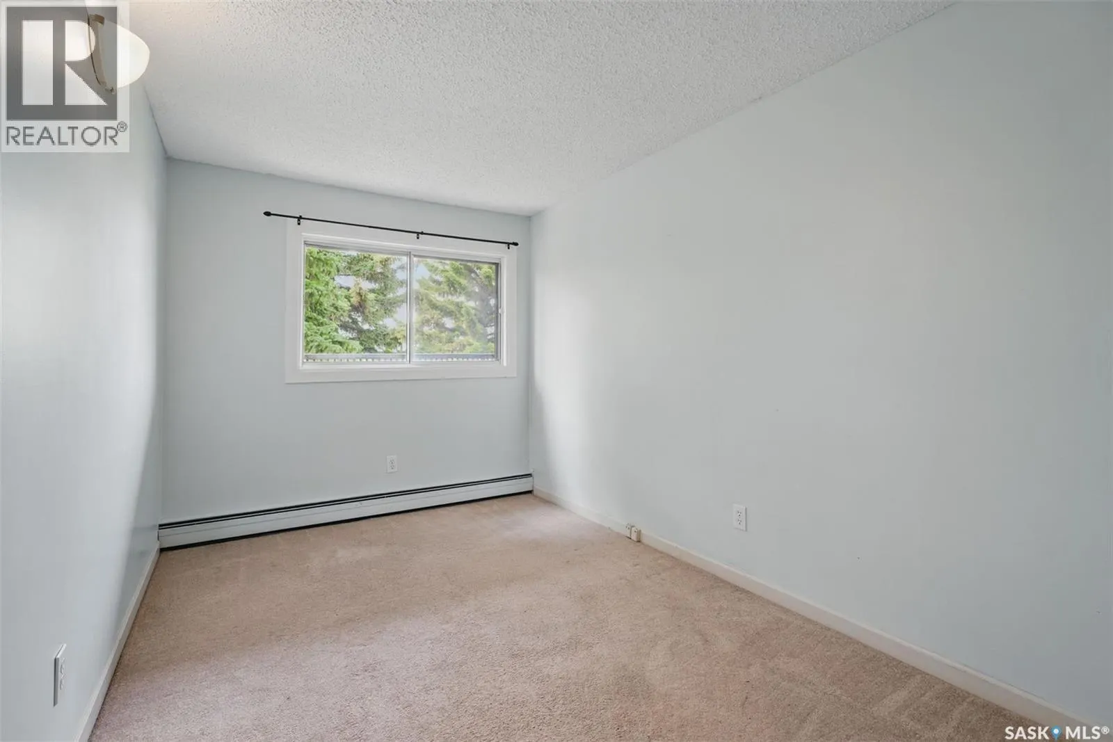 401 333 Silverwood ROAD